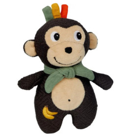 Stoffaffe mit grünem Schal, bunten Haarbüscheln am Kopf und gelber Banane am Bein.