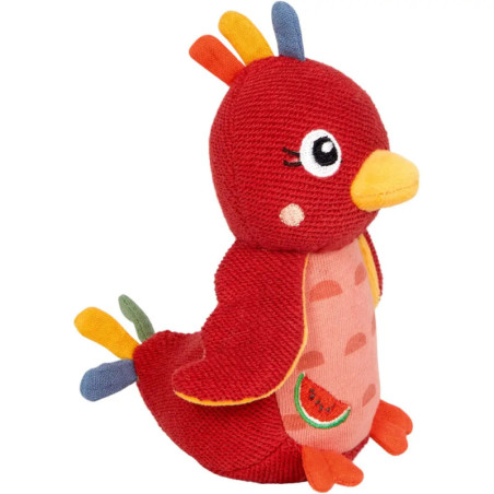 Rotes Plüschvogeltier mit bunten Flügeln, Schwanz und einer bestickten Wassermelone am Bauch.