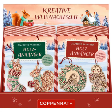 Holz-Weihnachtsornamente mit Tiermotiven in Diamantmalerei, beschriftet mit Kreative Weihnachtszeit.