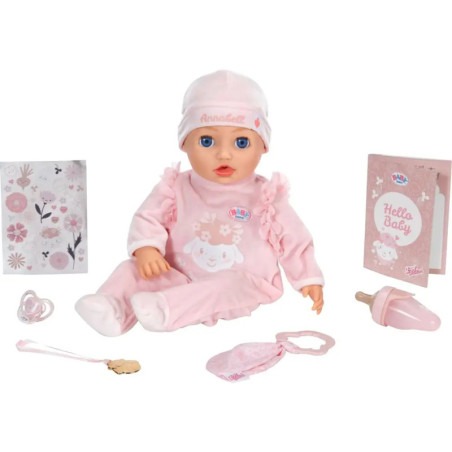 Babypuppe im rosa Outfit mit Zubehör: Flasche, Schnuller, Lätzchen, Buch und Heft mit Blumenmuster.