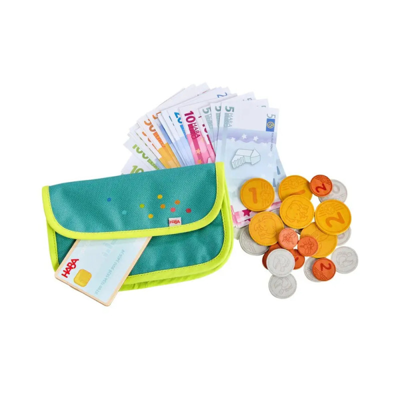 Spielgeld-Set mit Brieftasche, Münzen und Scheinen auf weißem Hintergrund.
