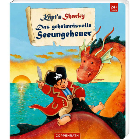 Ein Junge im Piratenkostüm sitzt mit Messer auf einem roten Seeungeheuer vor Ozean und Sonnenuntergang.