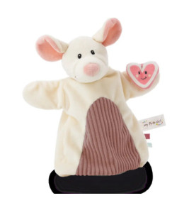 Handpuppe: Creme-rosafarbene Maus mit geripptem, braunem Bauch hält ein lachendes, herzförmiges Objekt.
