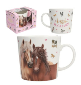 Weiße Tasse mit zwei Pferden, rosa Herzen, Miss Melody-Text und better together in Gold, inkl. Geschenkschachtel. Geschenkschach