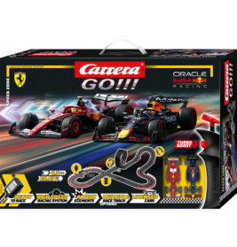 Carrera GO!!! Autorennbahn-Set mit Abbildungen von Ferrari- und Red Bull-F1-Autos sowie Streckenverlauf auf der Verpackung.