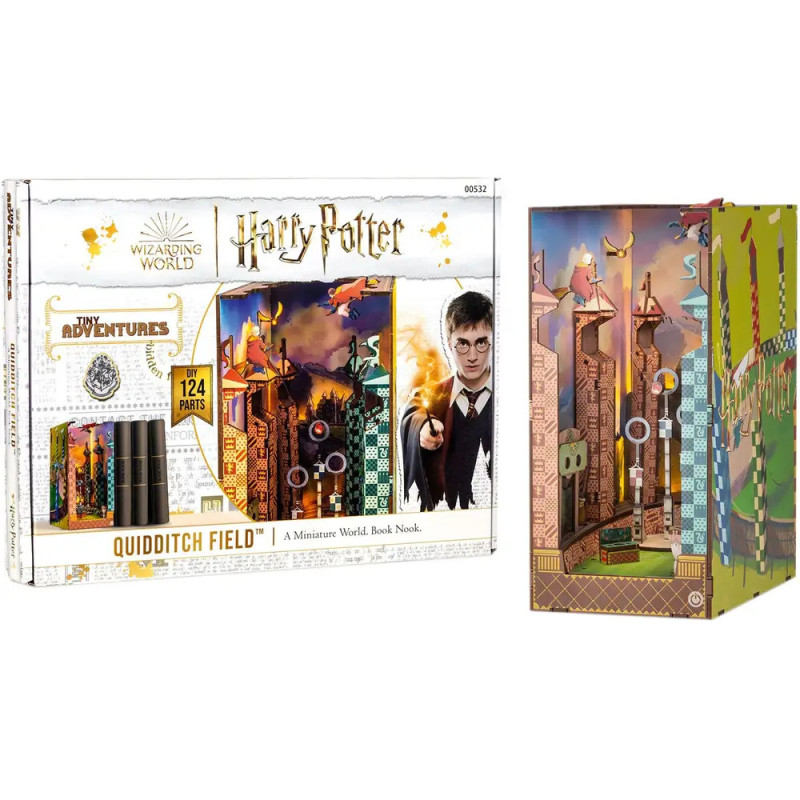 Harry Potter Quidditch-Feld Buchnischen-Bauset mit 124 Teilen, Box zeigt Harry und das Spielfeld.