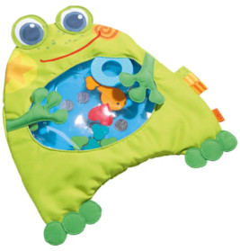 Grüne Frosch-Spielmatte für Babys mit durchsichtigem Wasserzentrum und schwimmenden Fischspielzeugen.