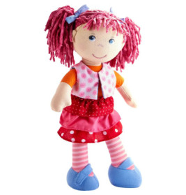 Weiche Stoffpuppe mit rosa Wollhaaren, pinkem Kleid, blauen Schuhen und fröhlichem Lächeln.