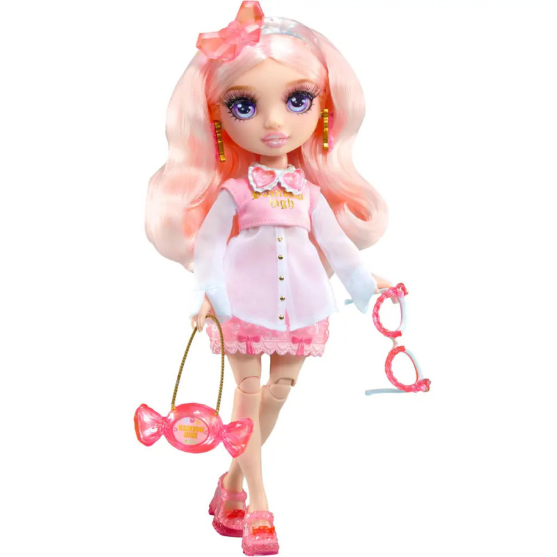 Modepuppe mit langen rosa Haaren, pinkem Outfit, Herz-Brille und einer Handtasche in Bonbonform. Modepuppe mit langen rosa Haaren, pinkem Outfit, Herz-Brille und einer Handtasche in Bonbonform.