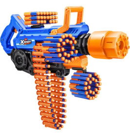 Blauer und orangefarbener Spielzeug-Blaster mit rotierendem Lauf und langem Gurt mit Schaumstoffpfeilen.