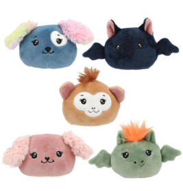 Fünf Plüsch-Tiergesichter: Hund, Fledermaus, Affe, rosa Welpe und grüner Drache - alle mit niedlichen Gesichtern.