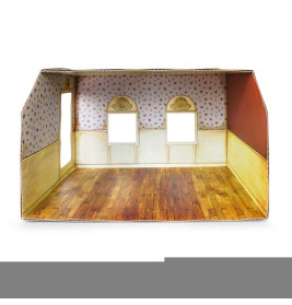Miniaturraum aus Karton mit Holzboden, Blumenmuster-Tapete und drei Fensteröffnungen.