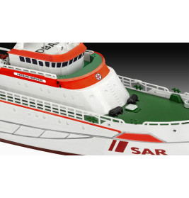 Weiß-orangefarbenes SAR-Rettungsschiffsmodell, seitlich mit HERMANN MARWEDE beschriftet, Nahaufnahme.