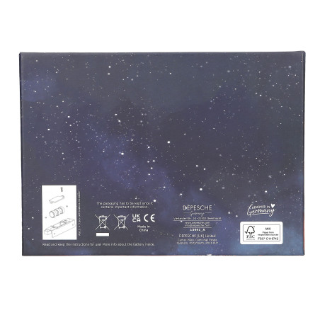 Dunkle Box mit Sternenhimmel-Design Produktinformationen sind auf der Rückseite aufgedruckt.
