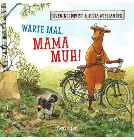 Eine Kuh fährt Fahrrad und hält ein Handy, während eine Krähe im Gras mit Holz baut.