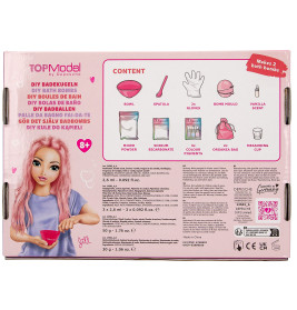 Rückseite eines DIY-Badebomben-Sets mit Inhaltsliste, pinkhaarigem Cartoon-Mädchen und Anleitung.