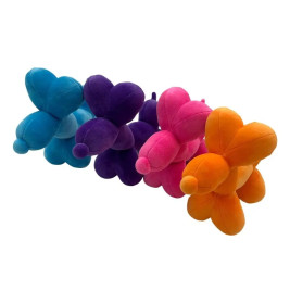 Vier Plüsch-Ballonhund-Spielzeuge in Blau, Lila, Pink und Orange liegen diagonal auf weißem Hintergrund.