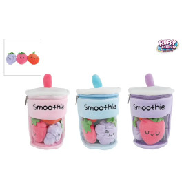 Drei Plüsch-Smoothiebecher in Pink, Blau und Lila mit lachenden Fruchtgesichtern und Smoothie-Aufdruck.