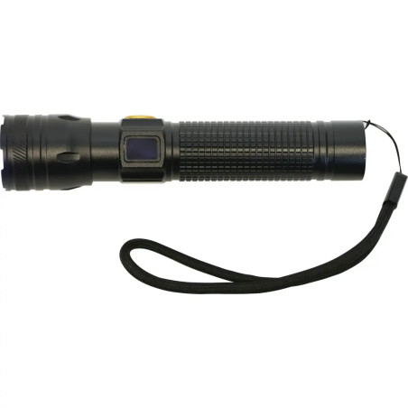 Schwarze Taschenlampe mit griffiger Oberfläche und Handschlaufe am Ende.
