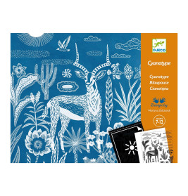 Blau-weiße Cyanotypie-Box mit Illustration einer Antilope und Wüstenpflanzen.