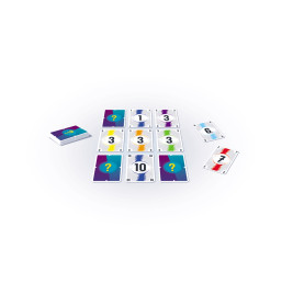 Ein Raster nummerierter und Fragezeichen-Karten eines Kartenspiels, daneben je ein Stapel auf beiden Seiten.