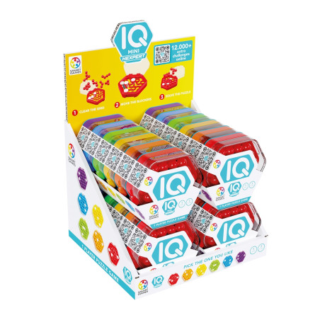 Verkaufsständer mit mehreren bunten IQ Mini Hexpert Puzzleboxen, ordentlich in Reihen angeordnet.