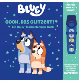 Bluey und Bingo schauen auf funkelnde Sterne auf einem blauen Buchcover, daneben liegt ein Taschenlampen-Spielzeug.