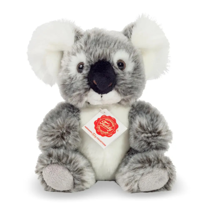 Plüsch-Koala in Grau und Weiß mit Halsband, sitzt aufrecht vor weißem Hintergrund.