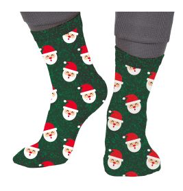 Grüne Socken mit wiederholtem Muster von Weihnachtsmann-Gesichtern, die rote Mützen tragen.