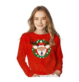 Lächelndes Mädchen in rotem Glitzerpullover mit Rentier- und Kranzmotiv auf der Vorderseite.