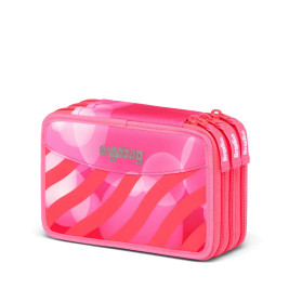 Pinkes Federmäppchen mit drei Reißverschlüssen, roten Wellenstreifen und ergobag-Logo auf der Vorderseite.