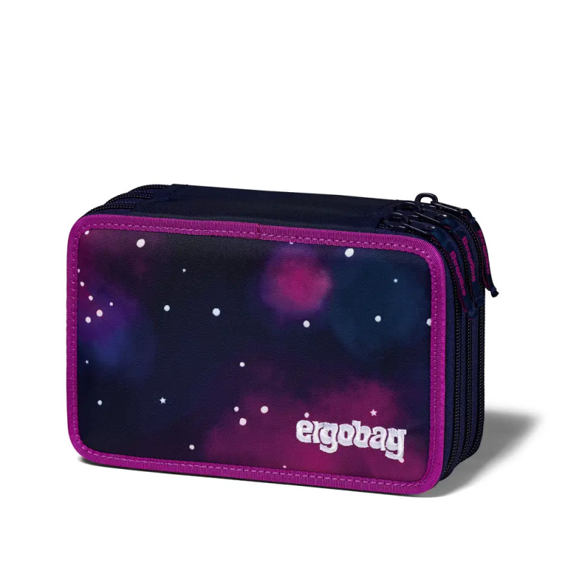 Rechteckiges Federmäppchen mit lila Galaxie-Design und ergobag-Logo auf der Vorderseite.