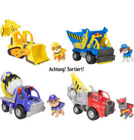 Vier Spielzeug-Baufahrzeuge und vier Paw-Patrol-Figuren auf weißem Hintergrund, in der Mitte deutscher Text.