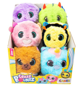 Sechs bunte, runde Kuscheltiere mit Tiergesichtern liegen in einer gelben Craze Bounzz-Box aus.