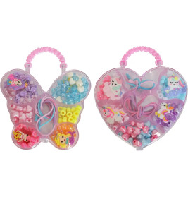 Zwei Bastelsets in Schmetterlings- und Herzform, gefüllt mit bunten Perlen und Charms, je mit pinkem Griff.
