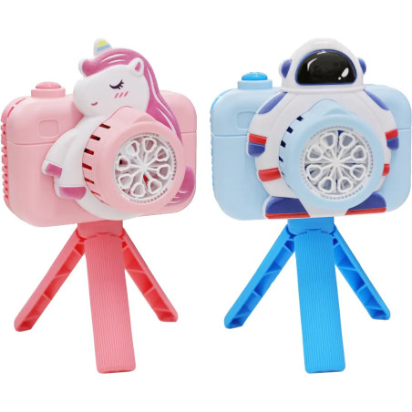Zwei Spielzeugkameras auf Stativen: rosa mit Einhorn, blau mit Astronaut, beide mit fächerförmigen Objektiven.