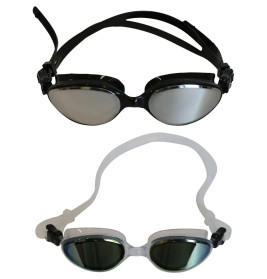 Zwei Schwimmbrillen, eine mit schwarzem und eine mit weißem Band, liegen auf weißem Hintergrund.