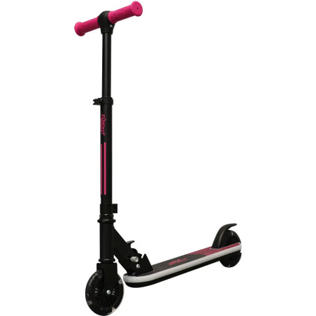 Schwarzer und pinker Tretroller mit zwei Rädern und Fußbremse vor weißem Hintergrund.