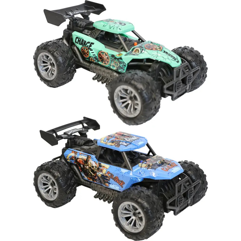 Zwei Spielzeug-Geländewagen, grün und blau, mit großen Reifen und bunten Designs auf der Karosserie.