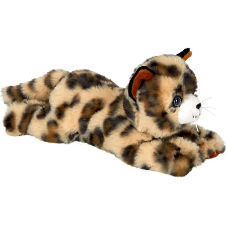 Plüschkatze mit getupftem Fell und blauen Augen liegt nach rechts auf weißem Hintergrund.