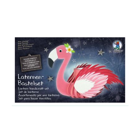 Laternen-Bastelset mit pinkem Flamingo, mehrsprachige Beschriftung, vor sternenbedecktem Hintergrund.