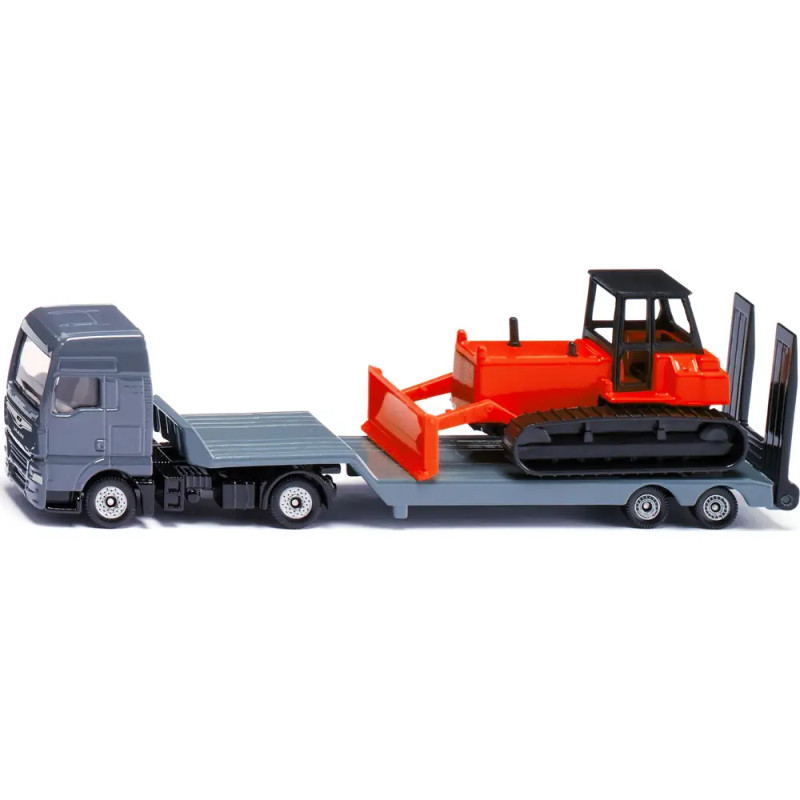 Spielzeug-Abschleppwagen mit rotem Bulldozer auf dem Anhänger, abgebildet vor weißem Hintergrund.
