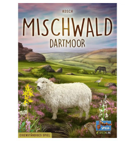 Ein weißes Schaf steht auf einer bunten Wiese, im Hintergrund sind Hügel und weitere weidende Tiere zu sehen.