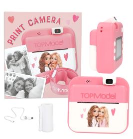 Pinkes Sofortbildkamera-Set mit Fotos, Ladekabel, Ersatzpapier und Mädchen-Motiven auf der Vorderseite.