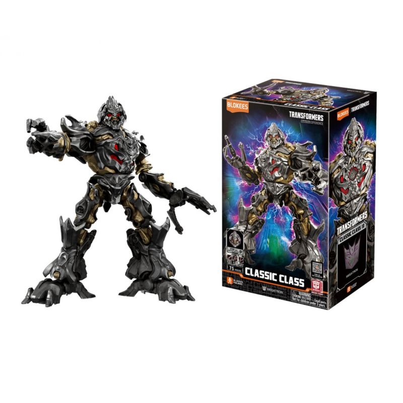 Eine Transformers-Actionfigur steht neben ihrer bunten, mit "Classic Class" beschrifteten Verpackung.