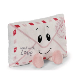 Weiches Kissen in Form eines lächelnden Briefumschlags mit rosa Füßen und dem Aufdruck "Send with love".