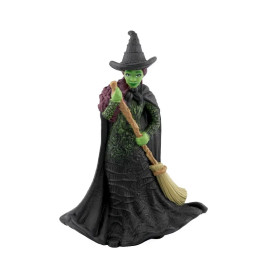 Hexenfigur mit grünem Gesicht, schwarzem Kleid und Hut, hält einen Besen und trägt eine lilafarbene Tasche.