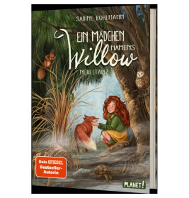 Cover von "Ein Mädchen namens Willow 4": Ein rothaariges Mädchen und ein Fuchs sitzen im Wald mit Eulen und Eichhörnchen.