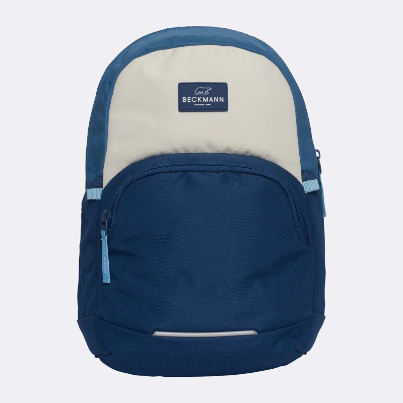 Der Rucksack Sport Mini Multicolor Blue hat eine Fronttasche und das Beckmann-Logo oben.