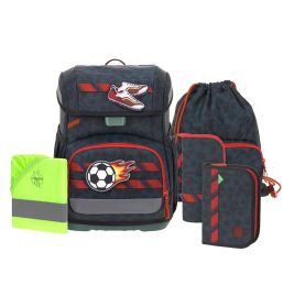 Dunkelblaues Schulranzen-Set mit Fußball-Patches, Turnbeutel, Federmäppchen und neongelber Hülle.